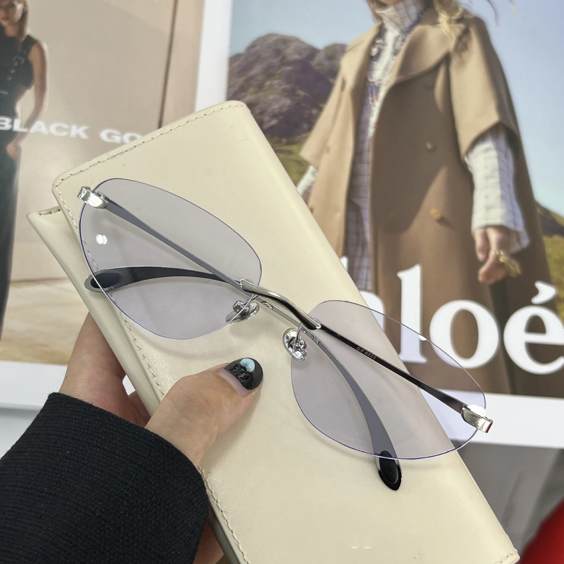 Korean Vanguard Eyewear Trendy Personalized Future Fashion Luxury Sunglasses Unique Sunglasses for Millennial Women
Korean Vanguard Eyewear Trendy Personalized Future Fashion Luxury Sunglasses Unique Sunglasses for Millennial Women