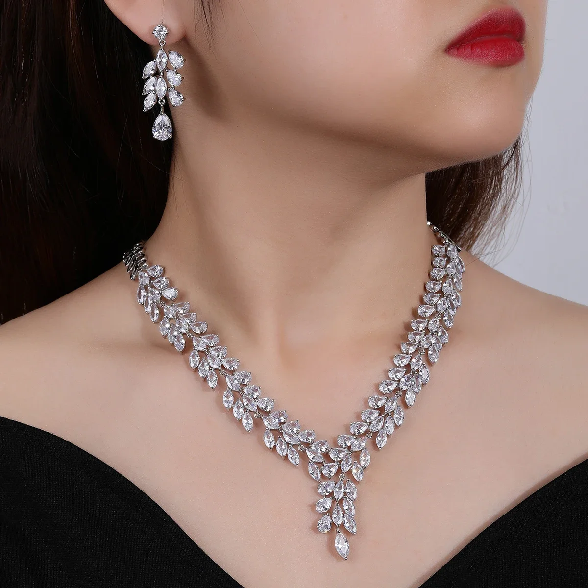 Luxury Bridal Jewelry Set Gorgeous Water Drop Cubic Zirconia Ladies Party Wedding Necklace And Earrings Set CN10363
Luxury Bridal Jewelry Set Gorgeous Water Drop Cubic Zirconia Ladies Party Wedding Necklace And Earrings Set CN10363