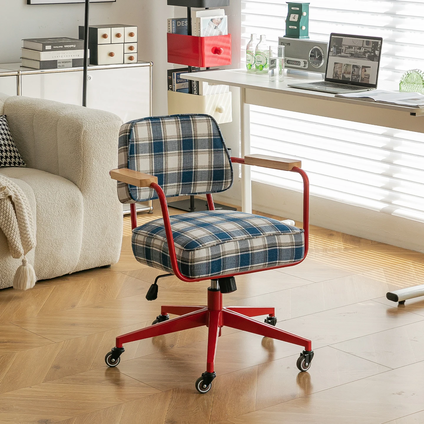 Comfortable Nordic Office Chair Cheap Conference Modern Designer Luxury Office Chair Rotating Conference Silla Gamer Furniture
Comfortable Nordic Office Chair Cheap Conference Modern Designer Luxury Office Chair Rotating Conference Silla Gamer Furniture