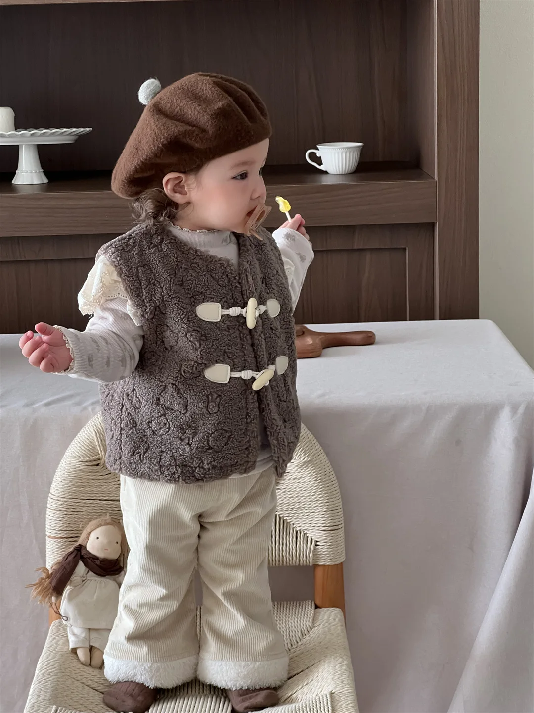 2025 Winter New Baby Sleeveless Warm Vest Cardigan Plus Velvet Thick Boys Girls Casual Jacket Infant Toddler Warm Plush Coat
2025 Winter New Baby Sleeveless Warm Vest Cardigan Plus Velvet Thick Boys Girls Casual Jacket Infant Toddler Warm Plush Coat