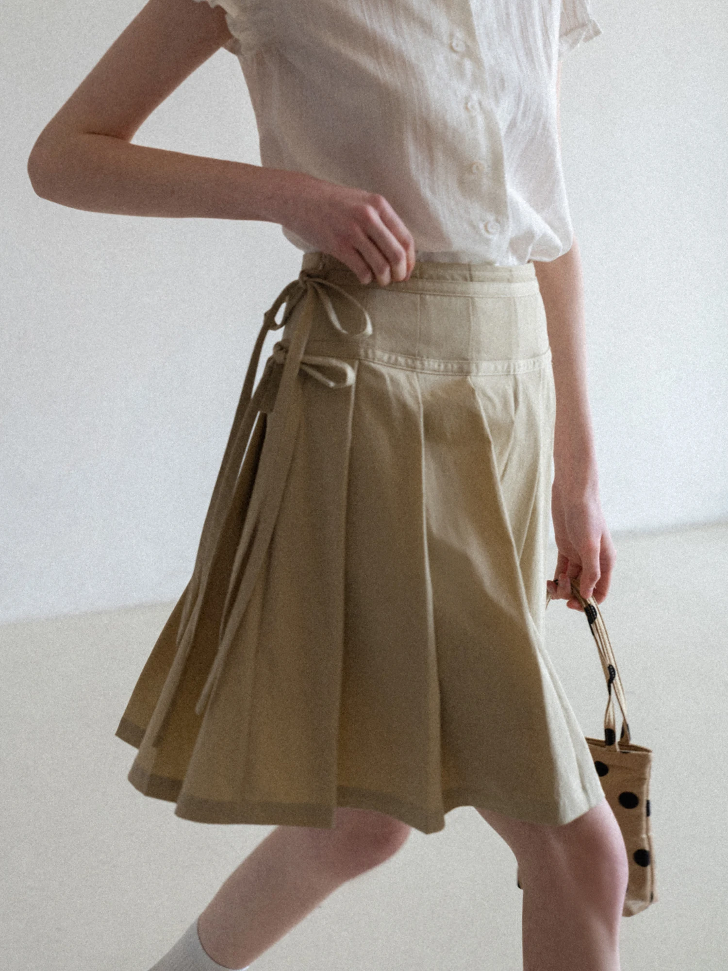 Eggka High Waist Pleated Skirt with Knot Design Elegant Slimming Commuter Style Women's Fashion Summer 2026
Eggka High Waist Pleated Skirt with Knot Design Elegant Slimming Commuter Style Women's Fashion Summer 2026