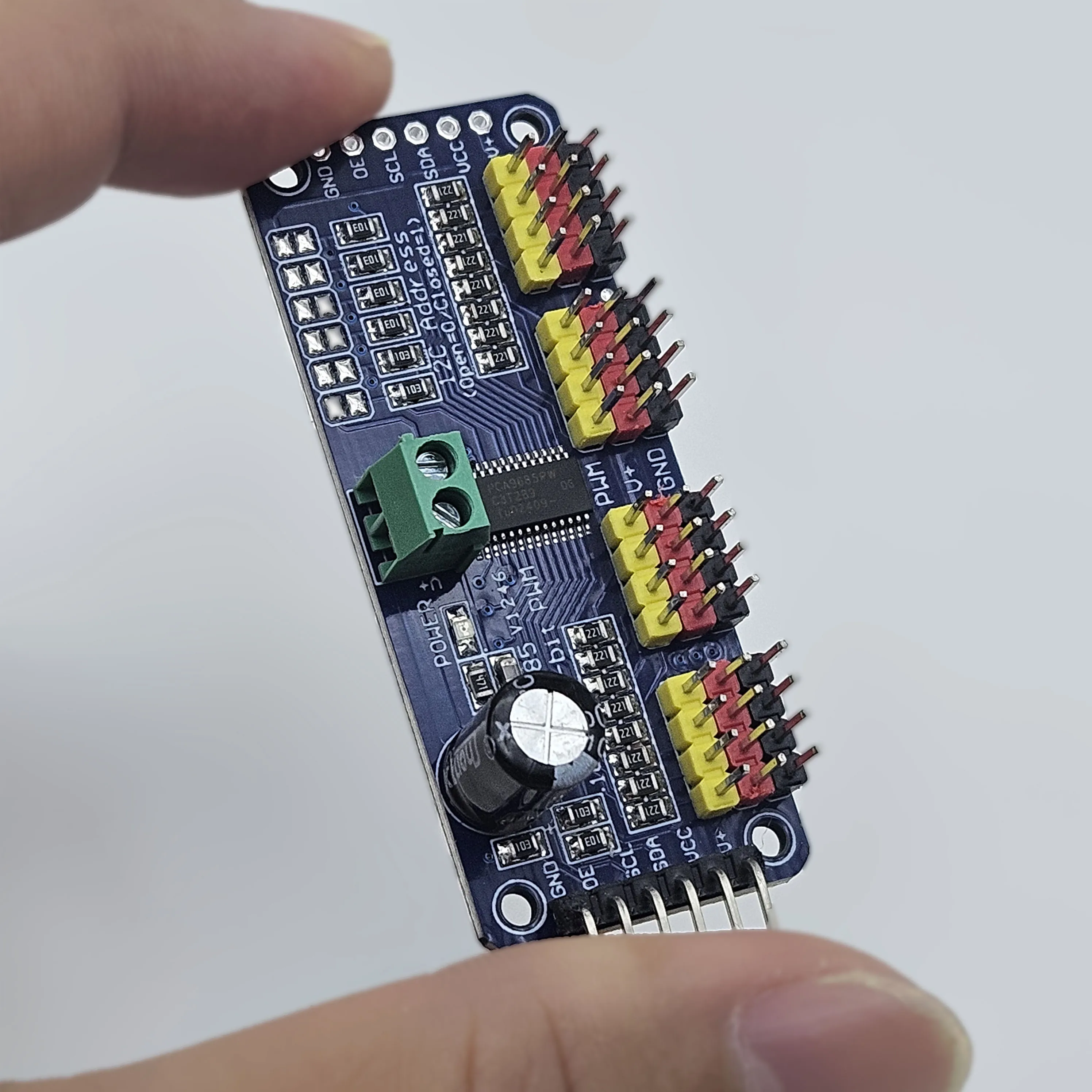 PCA9685 16-канальный модуль ШИМ/плата сервопривода, сервоконтроллер, подходит для роботизированной руки, модели автомобиля, умного дома
PCA9685 16-канальный модуль ШИМ/плата сервопривода, сервоконтроллер, подходит для роботизированной руки, модели автомобиля, умного дома