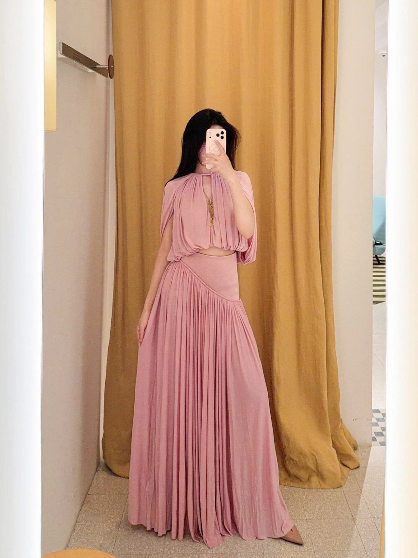 Early Spring Women's Fashion Set Hollow out Cowl Neck Top High Waist Pleated Umbrella Skirt Two Piece Polyester Blend Ensemble
Early Spring Women's Fashion Set Hollow out Cowl Neck Top High Waist Pleated Umbrella Skirt Two Piece Polyester Blend Ensemble