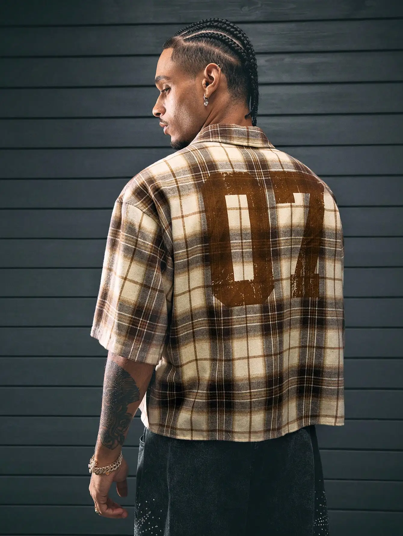 Men's Loose Fit Short Sleeve Plaid Shirt with Distressed Number Print, Casual Streetwear Style
Men's Loose Fit Short Sleeve Plaid Shirt with Distressed Number Print, Casual Streetwear Style