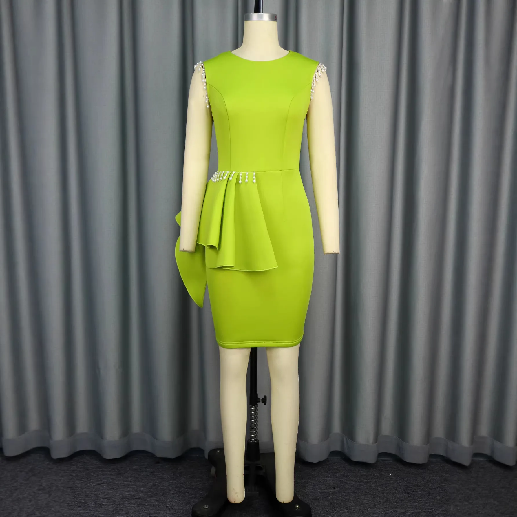 Африканские платья Дашики для женщин, мода 2026, весна-лето, без рукавов, черно-зеленые, из полиэстера, облегающие, миди
Африканские платья Дашики для женщин, мода 2026, весна-лето, без рукавов, черно-зеленые, из полиэстера, облегающие, миди