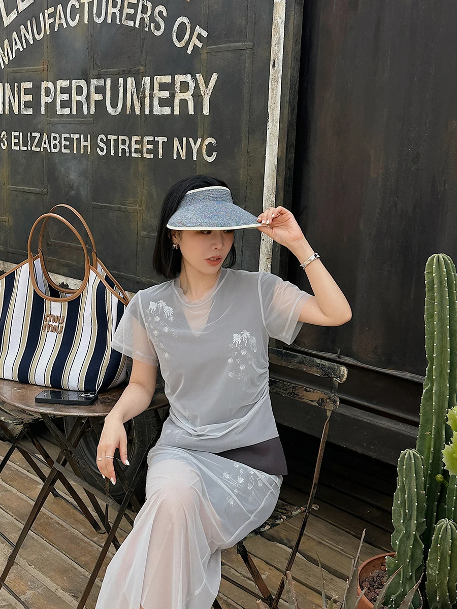 Легкая футболка 5SquarecircleCo для многослойных образов из коллекции Весна-Лето, из мягкого полиэстера
Легкая футболка 5SquarecircleCo для многослойных образов из коллекции Весна-Лето, из мягкого полиэстера