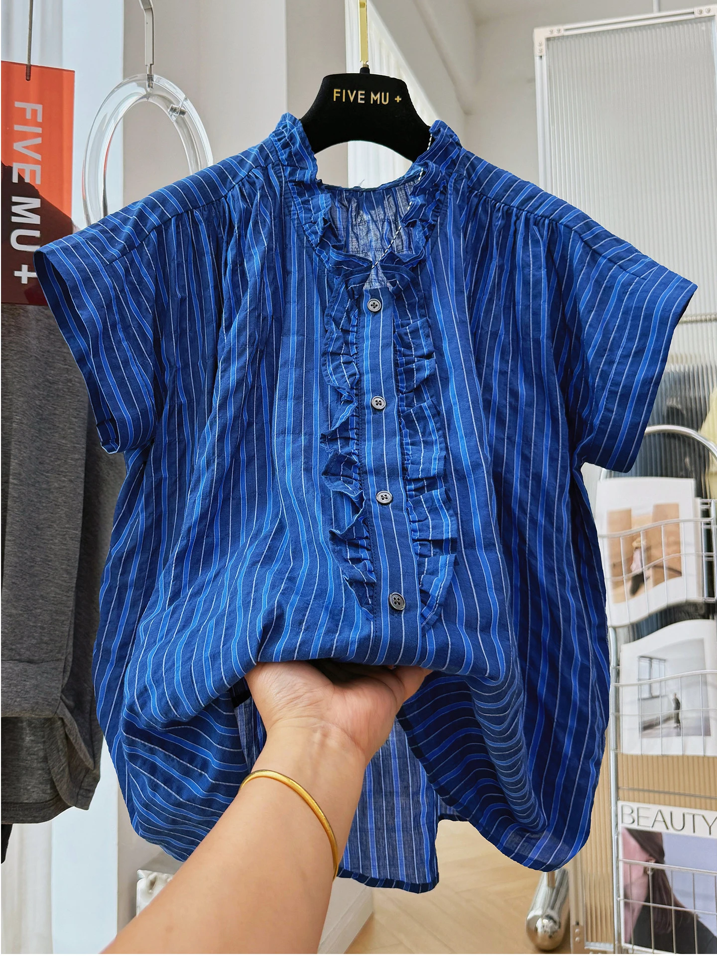 plus Size Women's Blue Striped Shirt with Fly Sleeve Loose Casual Summer Fashion Korean Style Cotton Breathable round Neck
plus Size Women's Blue Striped Shirt with Fly Sleeve Loose Casual Summer Fashion Korean Style Cotton Breathable round Neck
