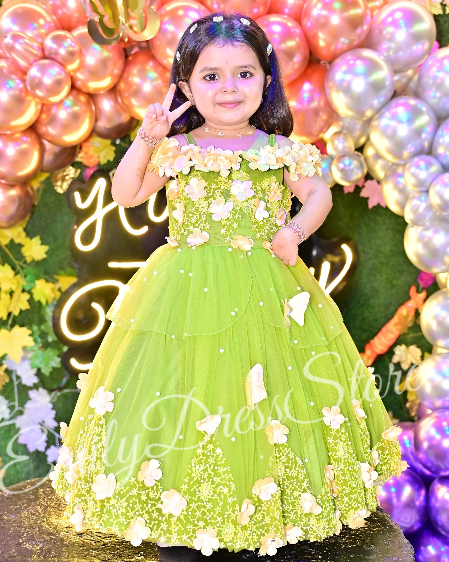 Customized 2025 Green Flower Girl Dress For Wedding 3D Applique Puffy Ruffles With Tail Kids Birthday Party First Communion Gown
Customized 2025 Green Flower Girl Dress For Wedding 3D Applique Puffy Ruffles With Tail Kids Birthday Party First Communion Gown