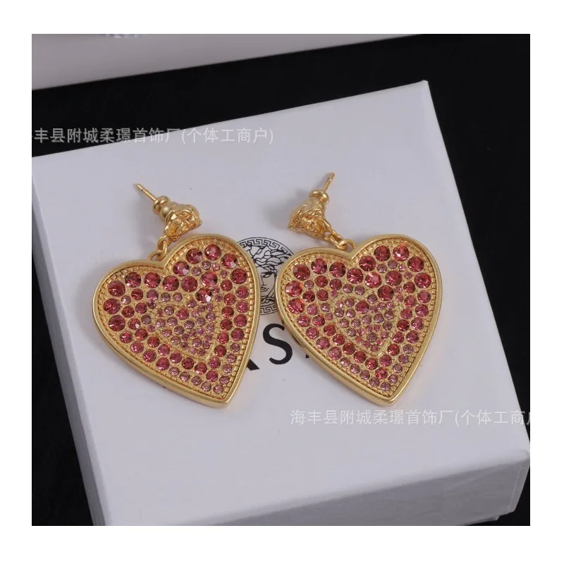 New Full Diamond Love Medusa Beauty Avatar Light Luxury French Retro Love Pendant Earrings
New Full Diamond Love Medusa Beauty Avatar Light Luxury French Retro Love Pendant Earrings