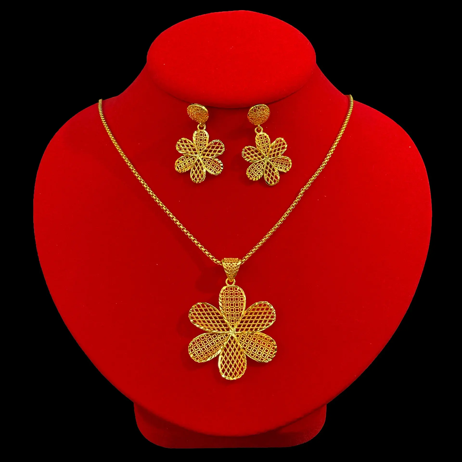 New Fashionable Premium Dubai 24K Gold Plated Necklace and Earrings Set for Love, Perfect for Wedding Parties 555
New Fashionable Premium Dubai 24K Gold Plated Necklace and Earrings Set for Love, Perfect for Wedding Parties 555