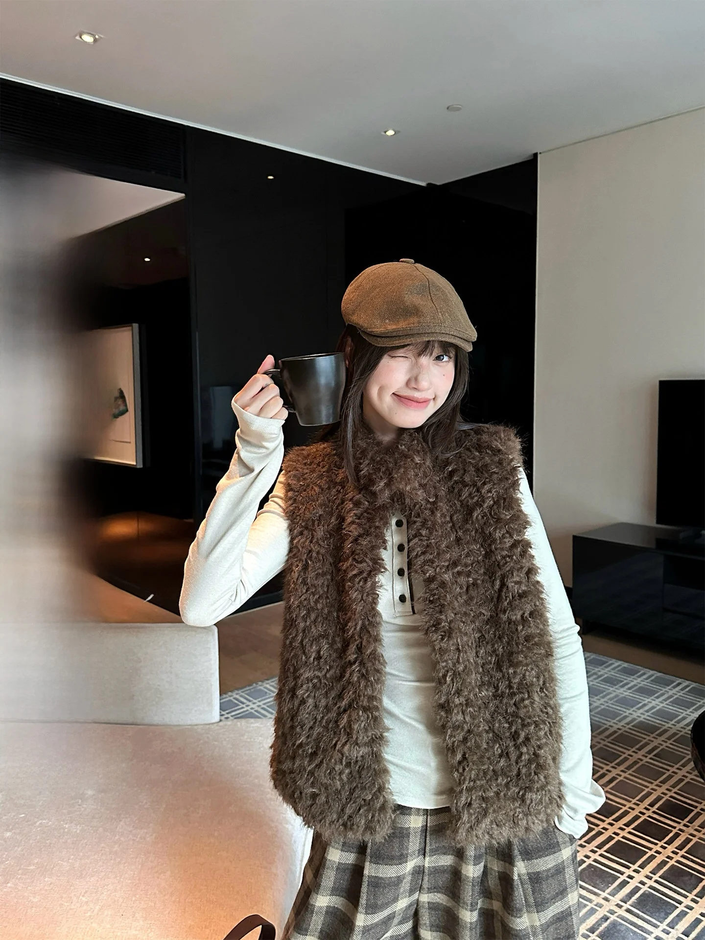 Осенне-зимний женский свободный жилет из овечьей шерсти, мягкая верхняя одежда с воротником-стойкой, повседневная куртка на флисовой подкладке, короткое пальто
Осенне-зимний женский свободный жилет из овечьей шерсти, мягкая верхняя одежда с воротником-стойкой, повседневная куртка на флисовой подкладке, короткое пальто