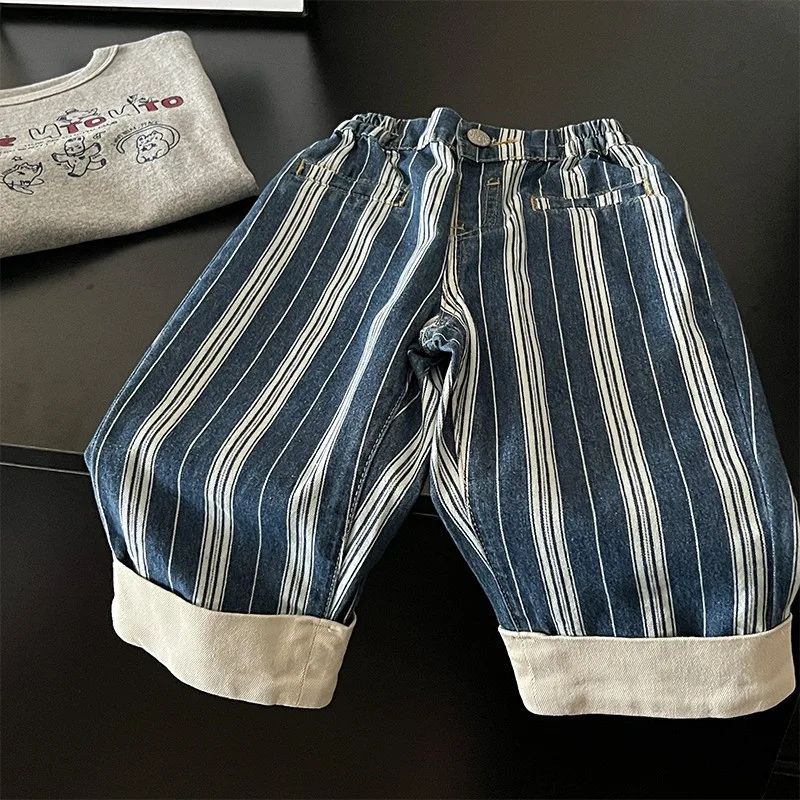 Children's pants Spring and Autumn new style boys' and girls' flared striped jeans loose casual pants
Children's pants Spring and Autumn new style boys' and girls' flared striped jeans loose casual pants