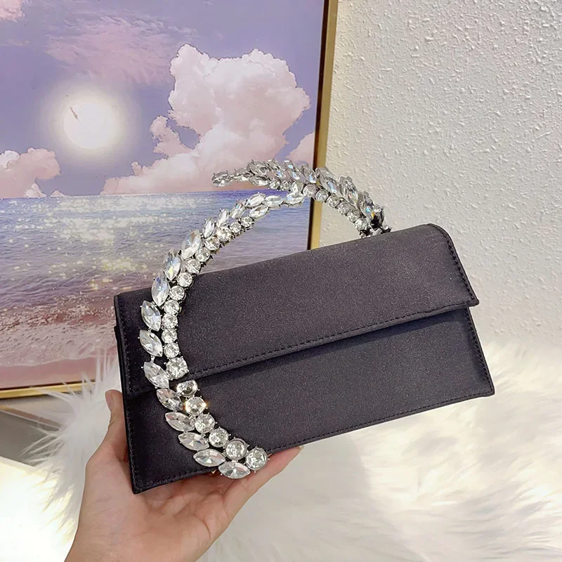 Luxury Diamond Handle Handbag Designer Bags for Women Satin Shoulder Bag Elegant Silk Party Evening Bag Wedding Clutch Ladies
Luxury Diamond Handle Handbag Designer Bags for Women Satin Shoulder Bag Elegant Silk Party Evening Bag Wedding Clutch Ladies