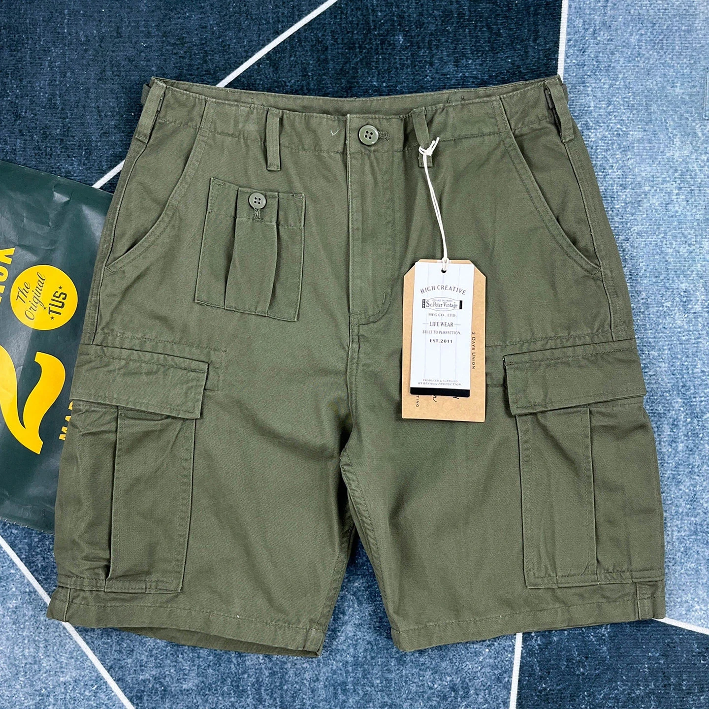 Men's cargo shorts with multiple pockets, loose casual trousers, summer American retro mid-pants
Men's cargo shorts with multiple pockets, loose casual trousers, summer American retro mid-pants