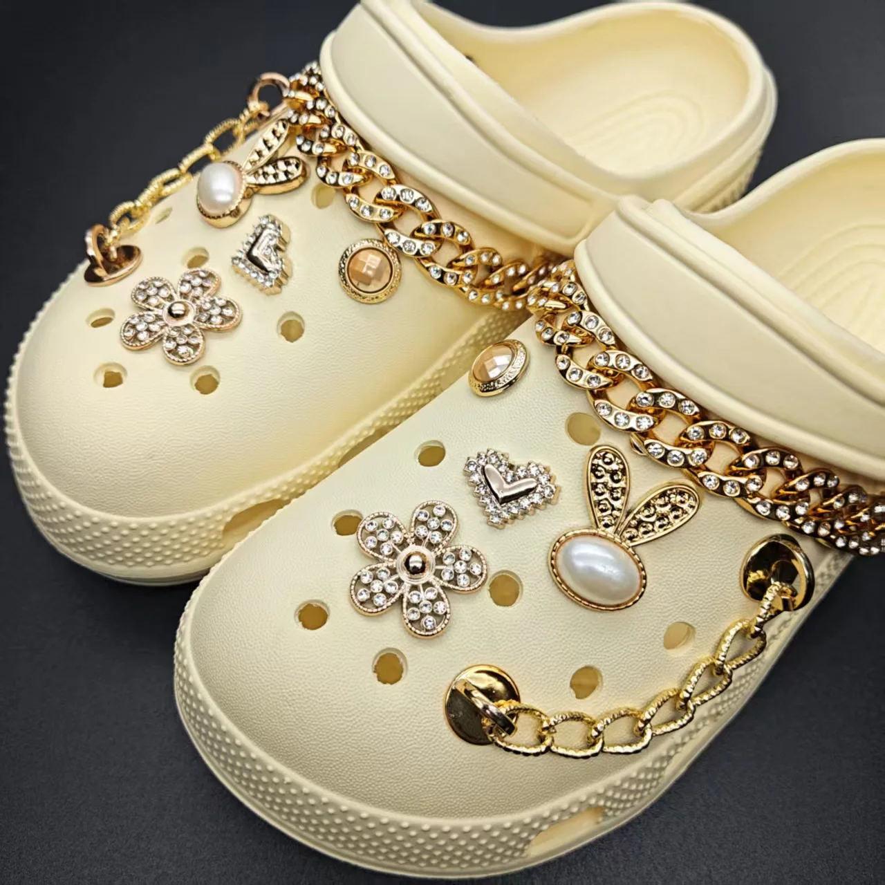 Chic Shoe Charms for Crocs Pearl Rhinestone Rabbit Flower Decoration Set Women Shoe Pins Accessories Party Wedding Slipper Decor
Chic Shoe Charms for Crocs Pearl Rhinestone Rabbit Flower Decoration Set Women Shoe Pins Accessories Party Wedding Slipper Decor