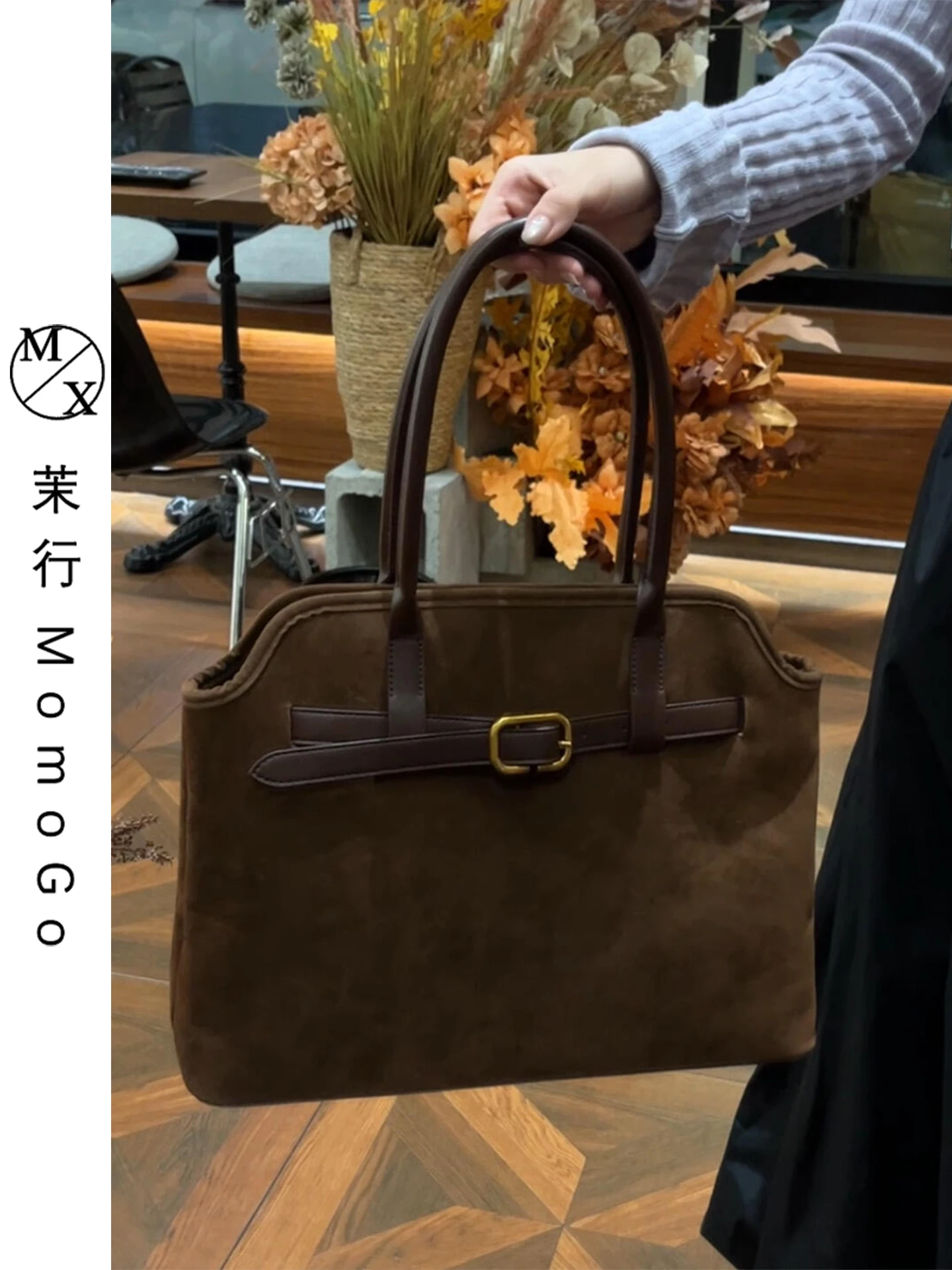 Autumn Winter Women's Suede Shoulder Bag Large Capacity Commuter Tote Bag Luxury Minimalist Style Single Strap Handbag
Autumn Winter Women's Suede Shoulder Bag Large Capacity Commuter Tote Bag Luxury Minimalist Style Single Strap Handbag