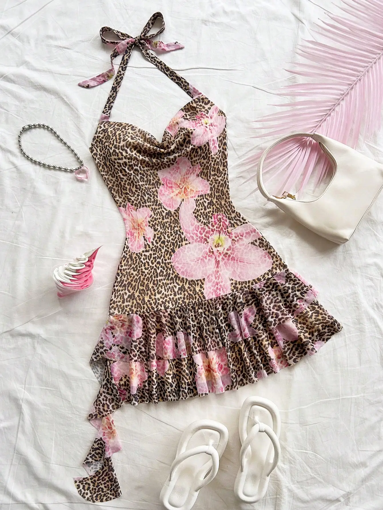 Leopard & Pink Floral Print Halter Neck Ruffle Hem Mini Dress with Bow Tie for Summer Vacation
Leopard & Pink Floral Print Halter Neck Ruffle Hem Mini Dress with Bow Tie for Summer Vacation