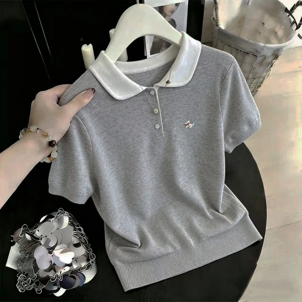 2026 Summer New Style Slim Fit Short Sleeve Knitted Shirt Women's Casual Fashion Shoulder Length Appropriate Thin Material
2026 Summer New Style Slim Fit Short Sleeve Knitted Shirt Women's Casual Fashion Shoulder Length Appropriate Thin Material