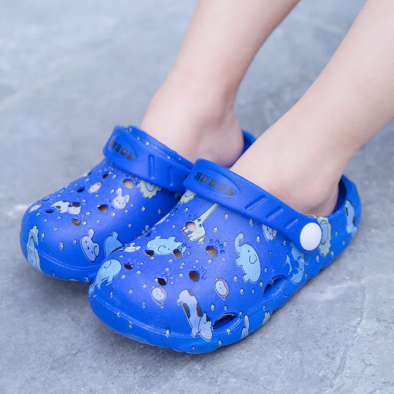 A pair of children's summer flip-up open-toe sandals, comfortable to wear, soft and durable. The model number is: LZ-09122.
A pair of children's summer flip-up open-toe sandals, comfortable to wear, soft and durable. The model number is: LZ-09122.