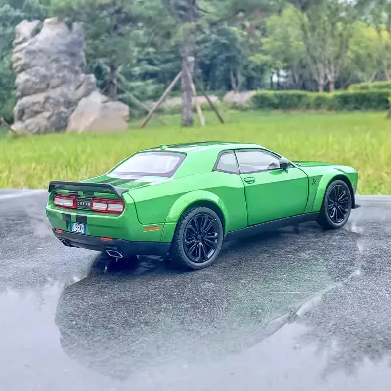 1:22 SRT Hellcat Sports Car High Simulation Diecast Metal Alloy Model car Sound Light Collection Kids Toy Gifts
1:22 SRT Hellcat Sports Car High Simulation Diecast Metal Alloy Model car Sound Light Collection Kids Toy Gifts