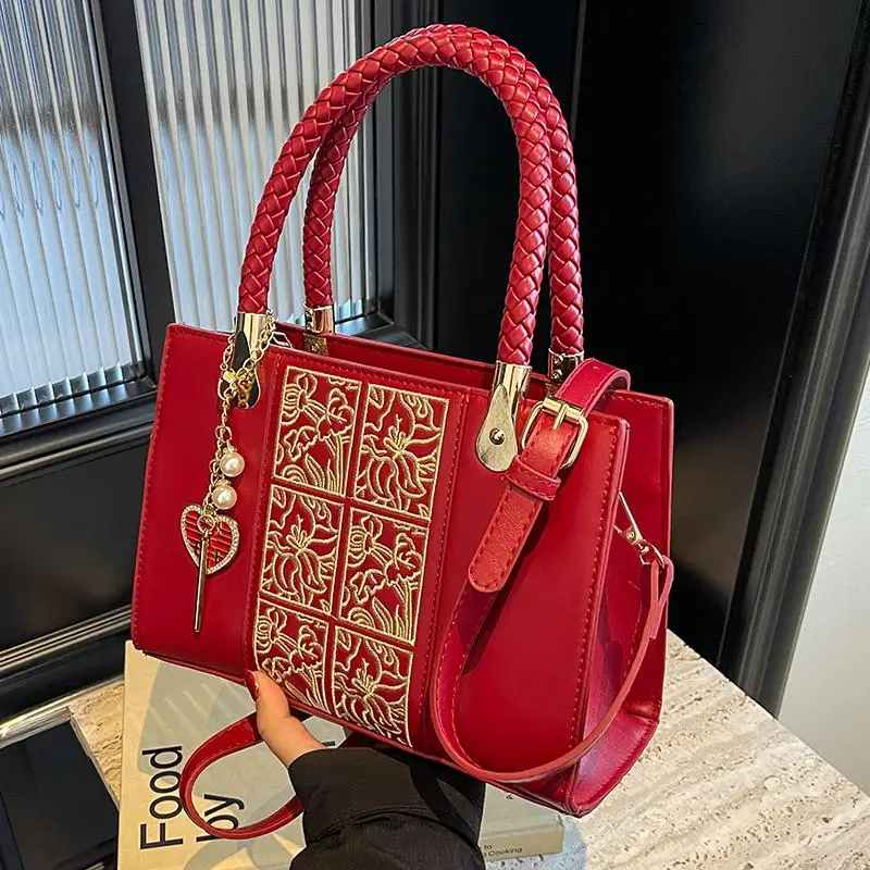 Embroidery Red Wedding Bag For Women 2025 New Large Capacity Shopping Handbags Ladies Pu Leather Versatile Square Tote Bags
Embroidery Red Wedding Bag For Women 2025 New Large Capacity Shopping Handbags Ladies Pu Leather Versatile Square Tote Bags