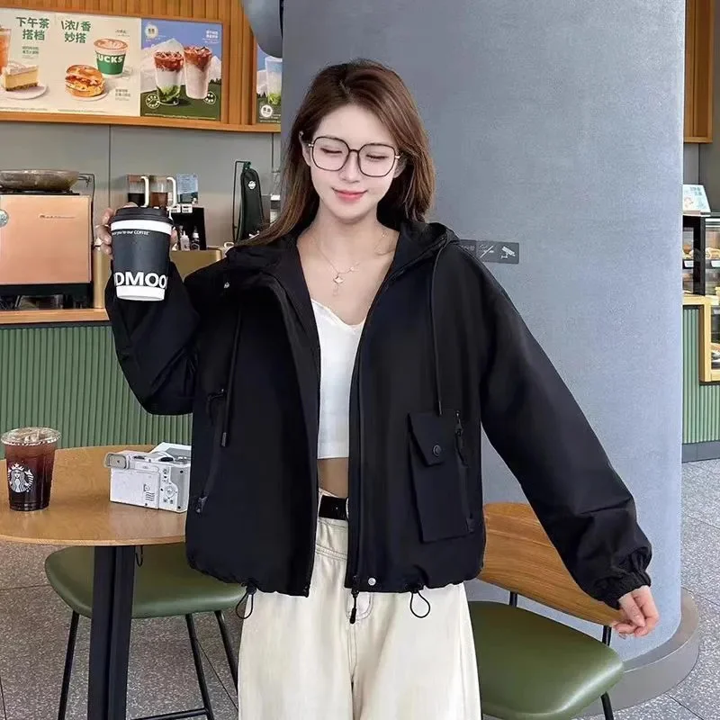 Hooded Coat Women 2026New Spring Autumn Work Clothes Windbreaker Jacket Female Short Outwear Loose Casual Joker Outcoat Lady Top
Hooded Coat Women 2026New Spring Autumn Work Clothes Windbreaker Jacket Female Short Outwear Loose Casual Joker Outcoat Lady Top