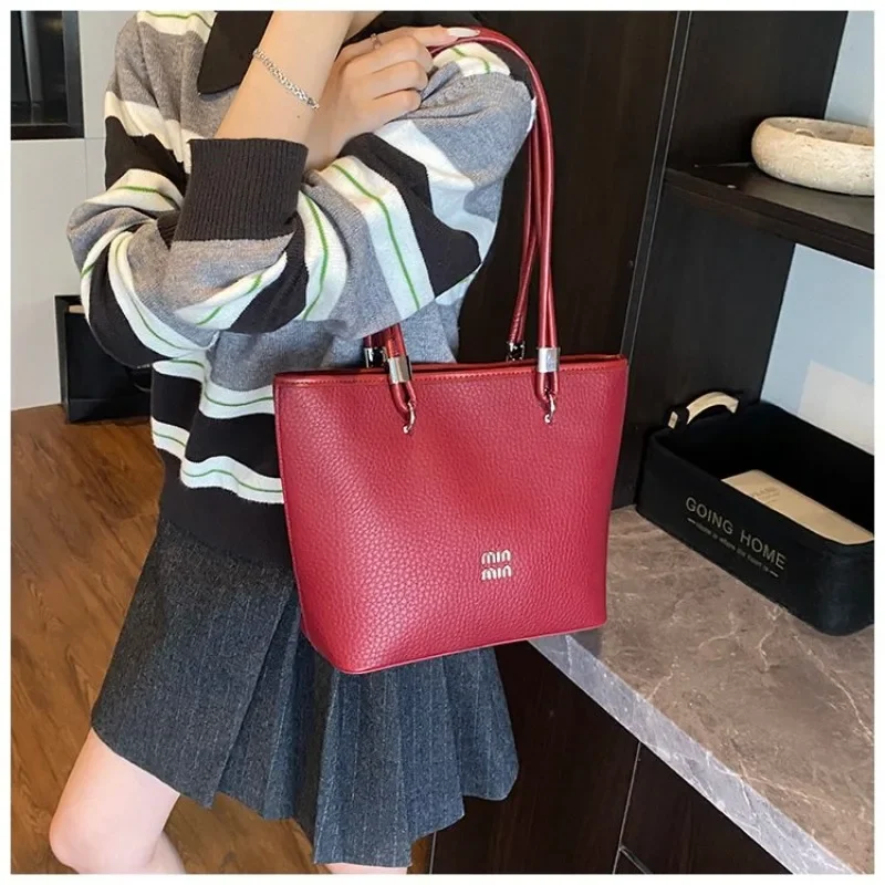 Minimalist Vintage Diaper Bag Women's Elegant Crossbody Handbag Luxury Designer Tote Leather For Trendy And Stylish Moms
Minimalist Vintage Diaper Bag Women's Elegant Crossbody Handbag Luxury Designer Tote Leather For Trendy And Stylish Moms