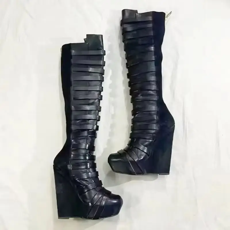 Женские ботинки на танкетке, высокие сапоги на высокой платформе с круглым носком, черные ботинки из искусственной кожи с узкими ремешками, замшевые сапоги в стиле пэчворк с повязками и ремешками
Женские ботинки на танкетке, высокие сапоги на высокой платформе с круглым носком, черные ботинки из искусственной кожи с узкими ремешками, замшевые сапоги в стиле пэчворк с повязками и ремешками