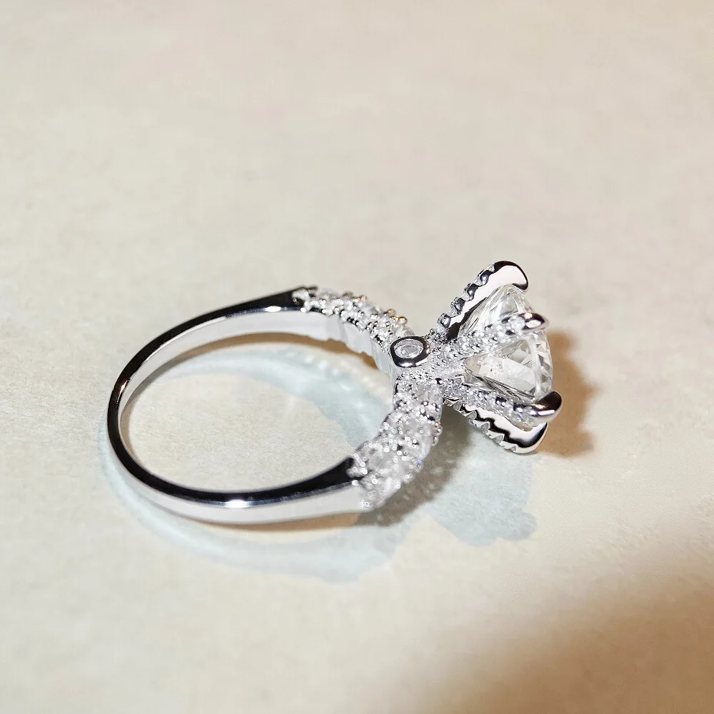 PT950 platinum ring - elegant full-set six-prong diamond ring with sapphire inlay
PT950 platinum ring - elegant full-set six-prong diamond ring with sapphire inlay