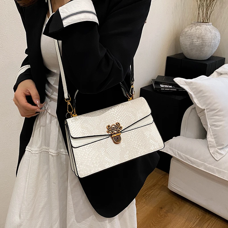 Luxury Vintage Leather Crossbody Bag Minimalist Designer Tote Large Capacity Solid Color Commuter For Women
Luxury Vintage Leather Crossbody Bag Minimalist Designer Tote Large Capacity Solid Color Commuter For Women
