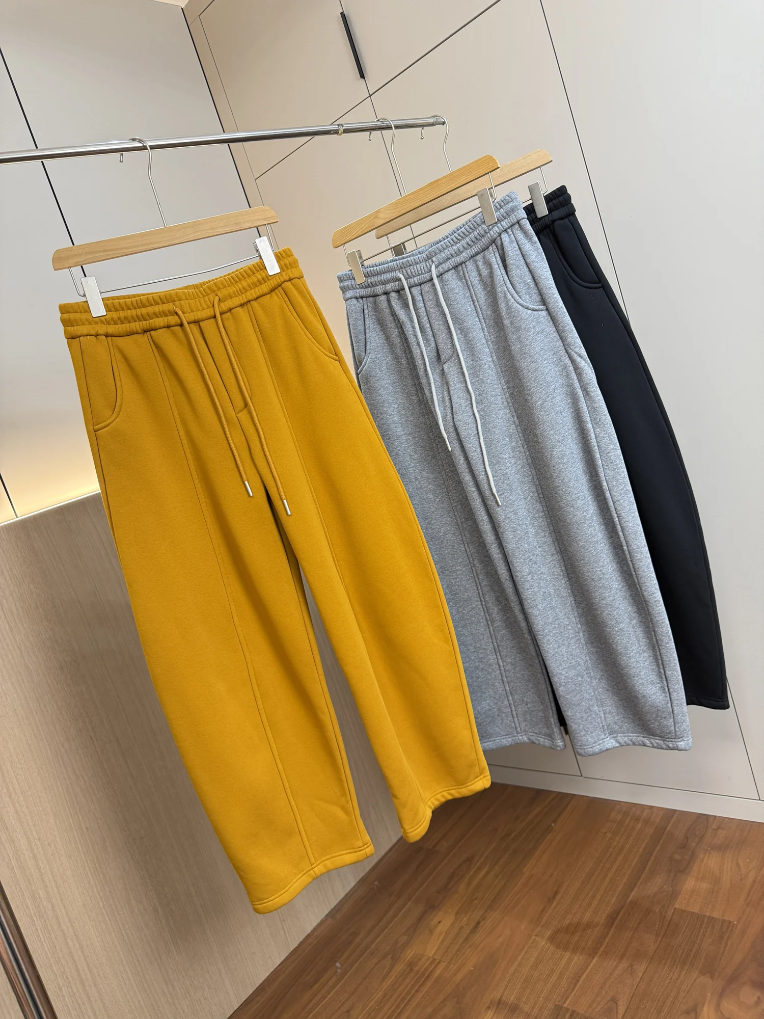 Men's Casual Loose Banana Pants Asymmetrical Drapey Trousers Autumn Winter Elastic Waist Patchwork Versatile Comfortable Pants
Men's Casual Loose Banana Pants Asymmetrical Drapey Trousers Autumn Winter Elastic Waist Patchwork Versatile Comfortable Pants