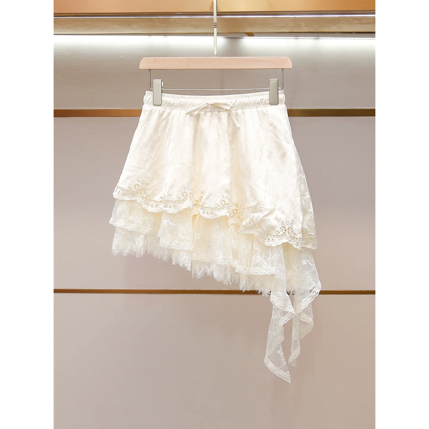 Elegant High Waist Lace Splice Asymmetrical Skirt Fashionable Slimming Summer High Oil Women's Clothing Commute Style
Elegant High Waist Lace Splice Asymmetrical Skirt Fashionable Slimming Summer High Oil Women's Clothing Commute Style