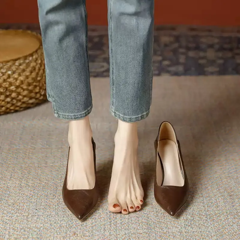 Nude Pointed Toe Patent Leather High Heels Sexy Red Sole Party Prom Girl Pumps Minimalist Shallow Mouth Work Single Shoes
Nude Pointed Toe Patent Leather High Heels Sexy Red Sole Party Prom Girl Pumps Minimalist Shallow Mouth Work Single Shoes