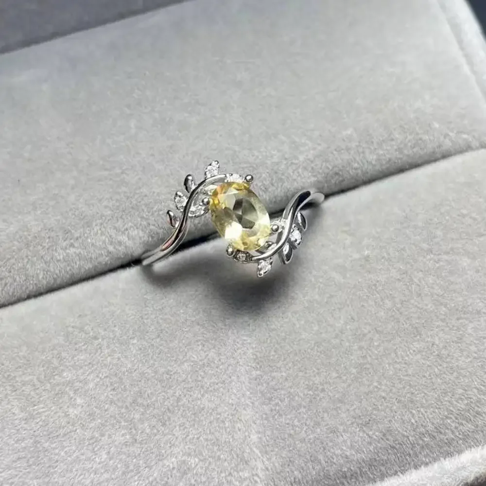 925 sterling silver natural citrine adjustable ring stone size approx5*7mm send randomly
925 sterling silver natural citrine adjustable ring stone size approx5*7mm send randomly