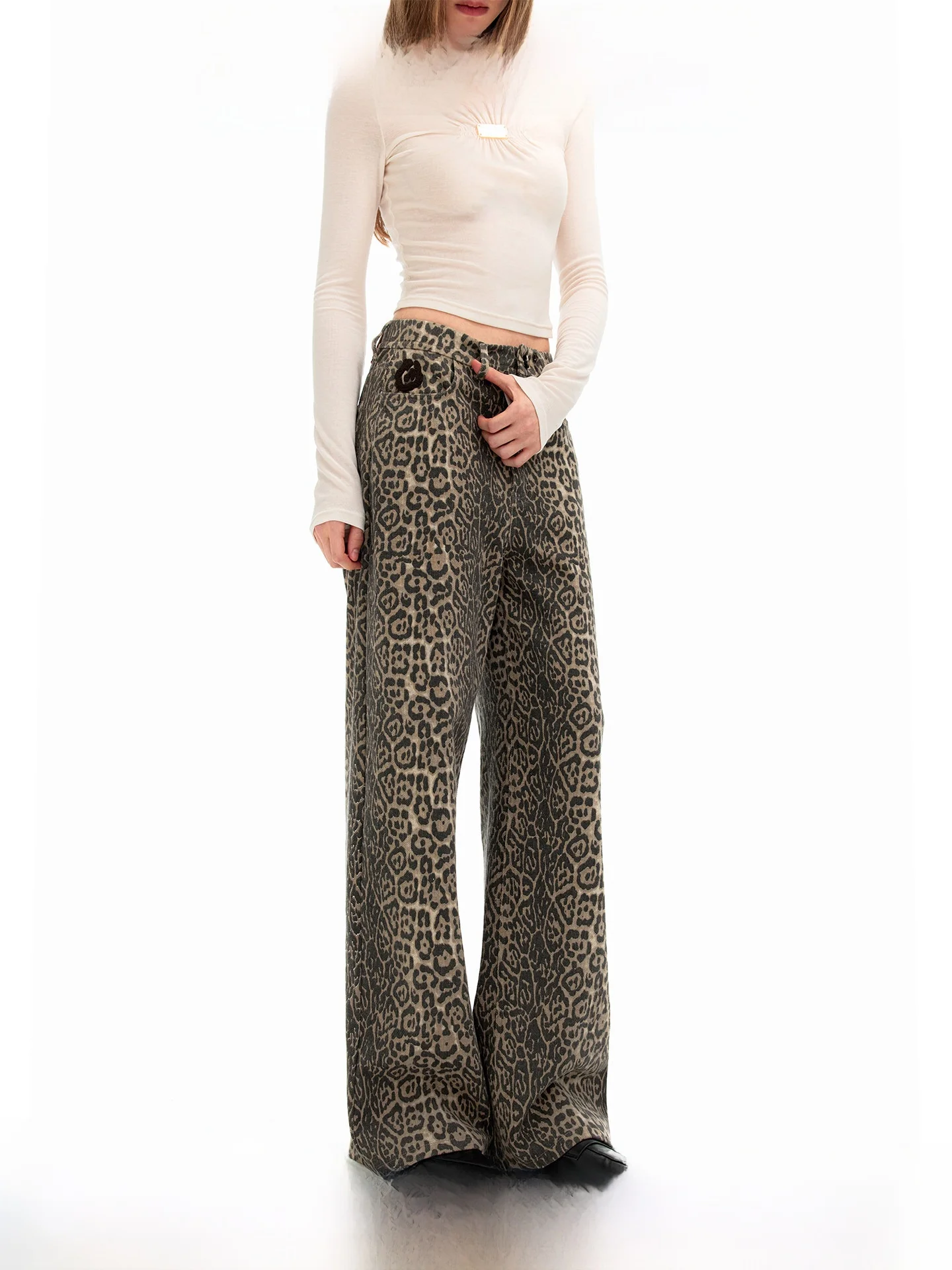 Джинсы женские Aiss Kiss Retro с вышивкой, облегающие, с леопардовым принтом, с высокой талией, прямые, повседневные, хлопковые, на молнии
Джинсы женские Aiss Kiss Retro с вышивкой, облегающие, с леопардовым принтом, с высокой талией, прямые, повседневные, хлопковые, на молнии