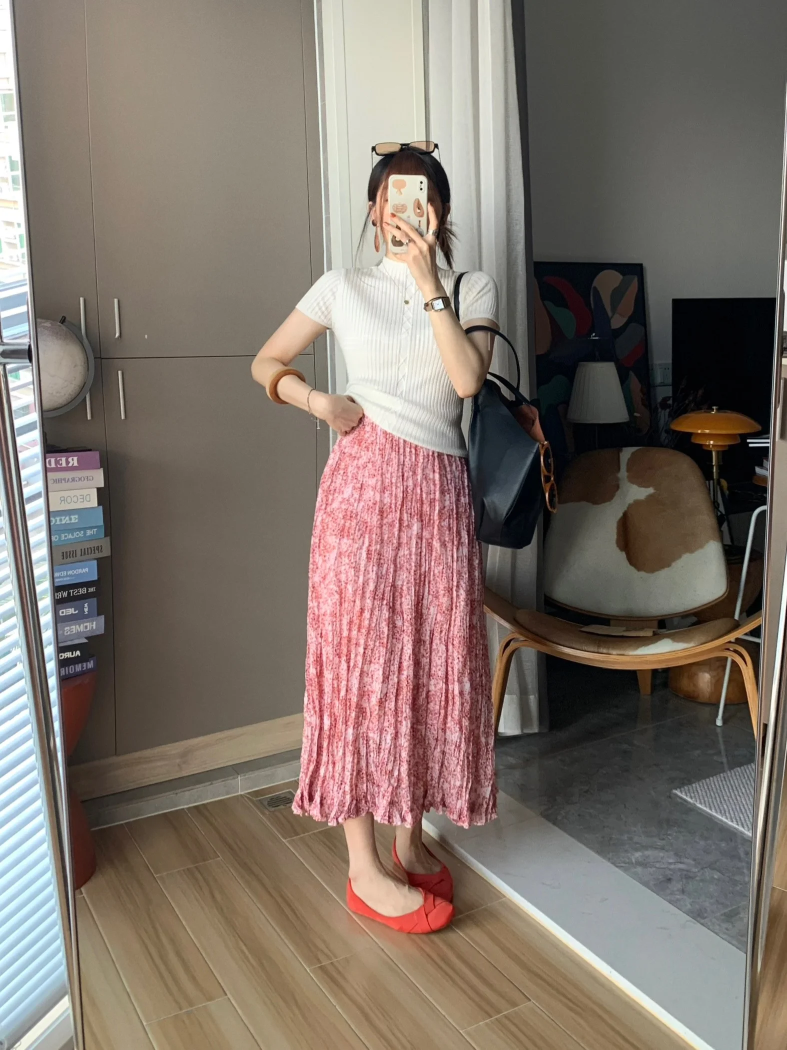 Юбка Miss White Bellflower Spring Vintage с плиссировкой и цветочным принтом, А-силуэт, на резинке, драпированная, универсальная, стройнящая, 623
Юбка Miss White Bellflower Spring Vintage с плиссировкой и цветочным принтом, А-силуэт, на резинке, драпированная, универсальная, стройнящая, 623