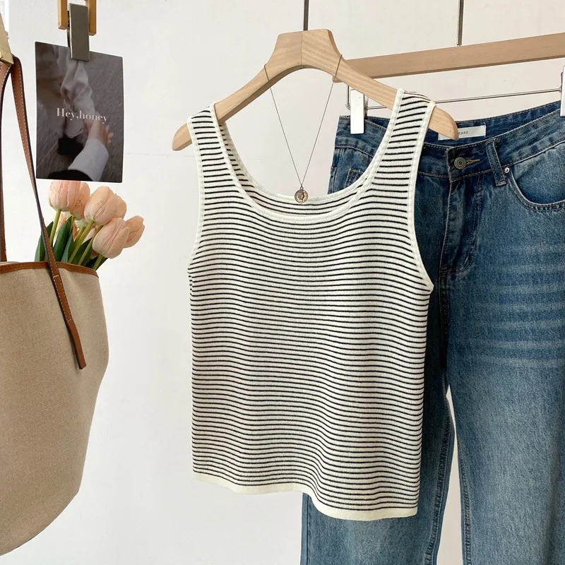 Dave&di Summer New Linen Lightweight Breathable Korean Version U-neck Knitted Vest Women's Sleeveless Camisole Top
Dave&di Summer New Linen Lightweight Breathable Korean Version U-neck Knitted Vest Women's Sleeveless Camisole Top