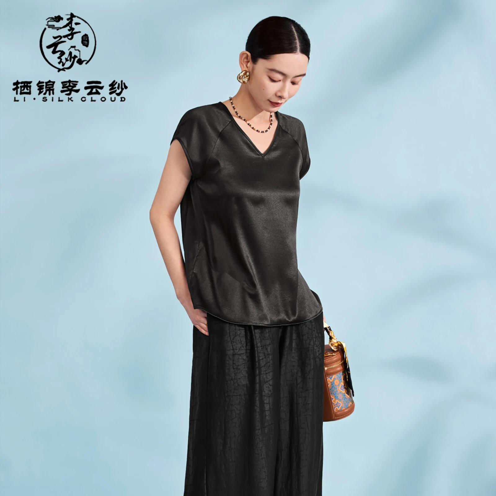 LI SILK CLOUD xiangyunsha Short Sleeve Blouse Casual Summer Silk Top Guangdong Black Pearl Gambiered Guangdong Gauze
LI SILK CLOUD xiangyunsha Short Sleeve Blouse Casual Summer Silk Top Guangdong Black Pearl Gambiered Guangdong Gauze