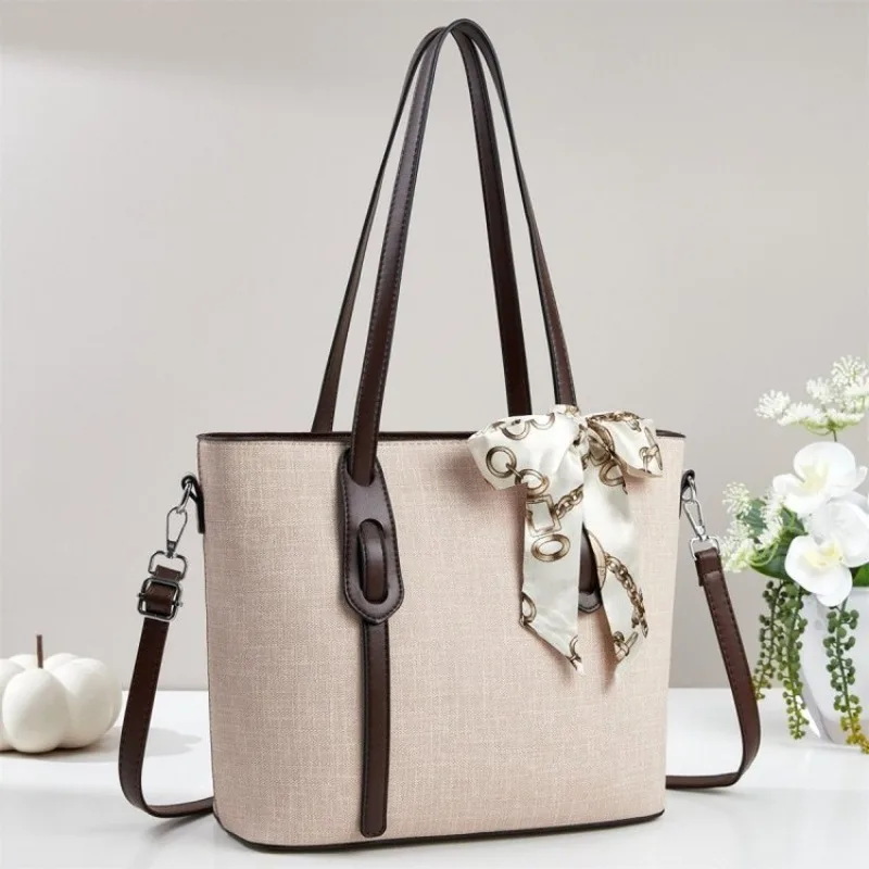 Exquisite Commute Messenger Bag Women Elegant Classic Structure Soft Leather Material Daily Leisure Bag
Exquisite Commute Messenger Bag Women Elegant Classic Structure Soft Leather Material Daily Leisure Bag