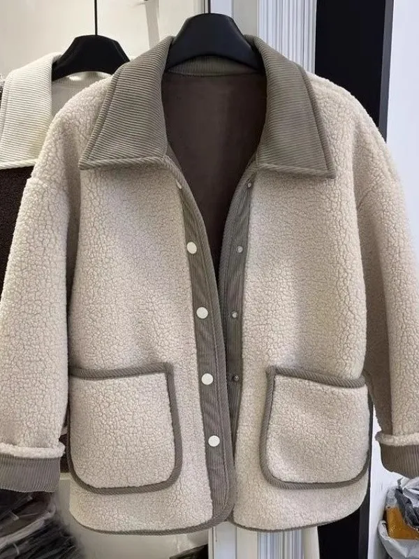 Мужская осенне-зимняя куртка большого размера из натуральной кожи с воротником из овчины, в стиле ретро, с цветными вставками, свободного кроя, с меховой подкладкой на верхней части тела
Мужская осенне-зимняя куртка большого размера из натуральной кожи с воротником из овчины, в стиле ретро, с цветными вставками, свободного кроя, с меховой подкладкой на верхней части тела