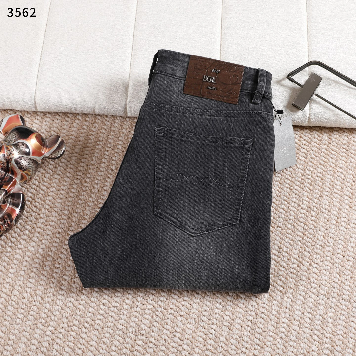 BLLIYOSS BILLIONAIRE 1895 Jeans Thin Cotton Men 2026 Autumn Winter New Casual Embroidery breathable outdoors size 29-40 Pants
BLLIYOSS BILLIONAIRE 1895 Jeans Thin Cotton Men 2026 Autumn Winter New Casual Embroidery breathable outdoors size 29-40 Pants