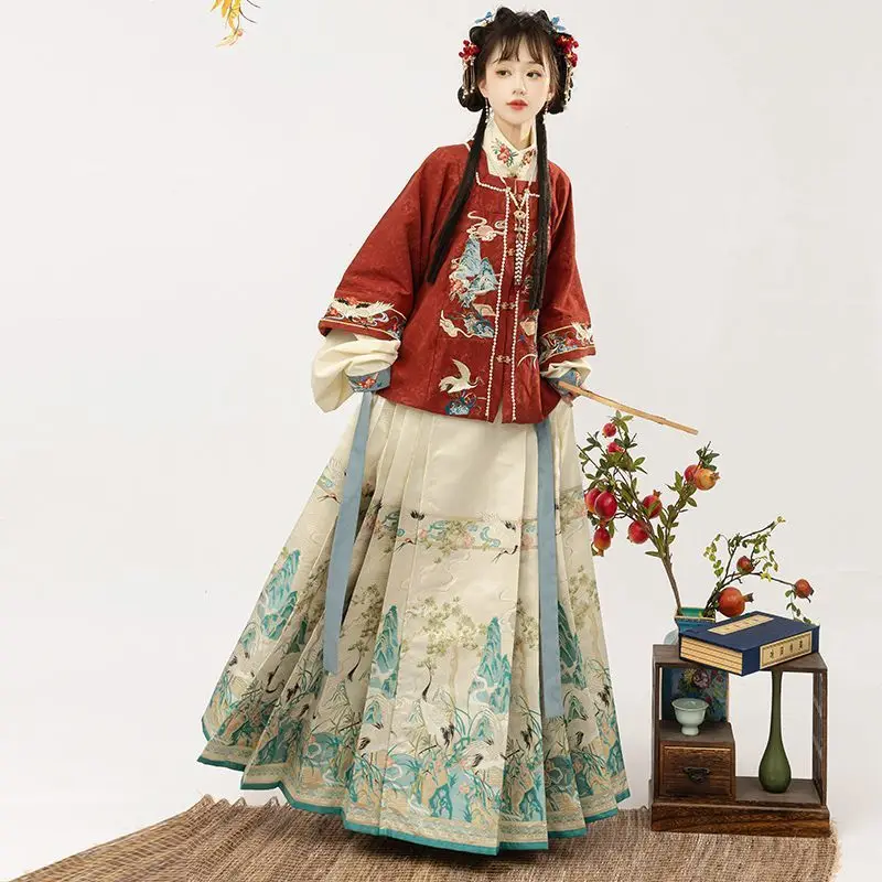 Hanfu female Ming Dynasty style makeup, floral pattern horse-face skirt, heavy embroidery patchwork, daily ancient style set
Hanfu female Ming Dynasty style makeup, floral pattern horse-face skirt, heavy embroidery patchwork, daily ancient style set