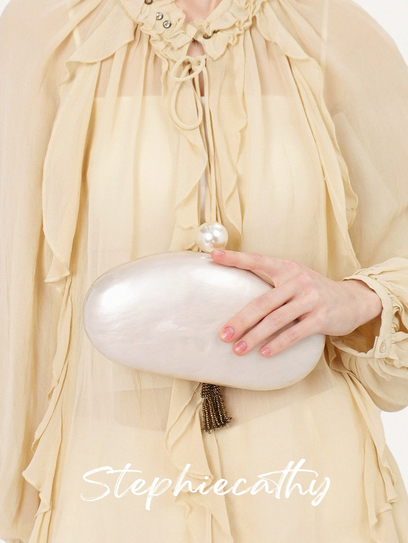 SC Women Elegant Solid Color Acrylic Clutch Luxury Pearl Decoration Cloud Evening Bag Metal Long Chain Bride Purse Handbag Party
SC Women Elegant Solid Color Acrylic Clutch Luxury Pearl Decoration Cloud Evening Bag Metal Long Chain Bride Purse Handbag Party