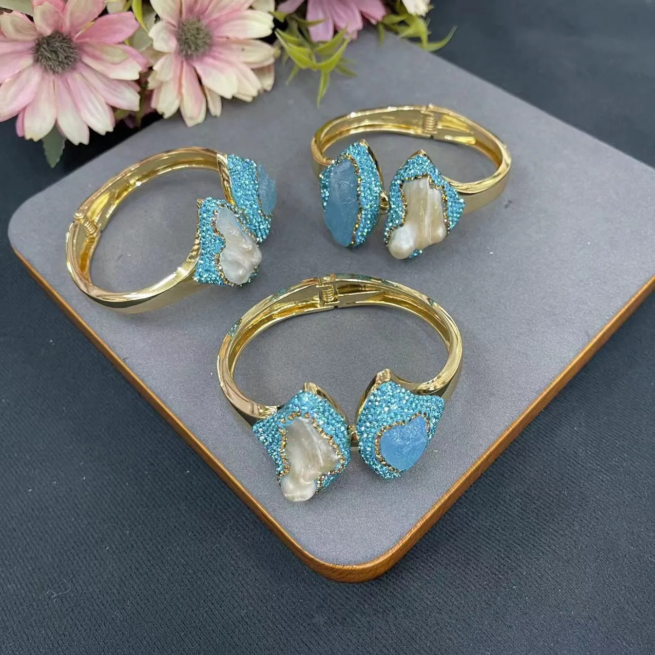 New Natural Sea Blue Treasure Original Stone Pearl Women's Bracelet Simple and Popular Ladies Banquet Gift Exquisite Jewelry
New Natural Sea Blue Treasure Original Stone Pearl Women's Bracelet Simple and Popular Ladies Banquet Gift Exquisite Jewelry