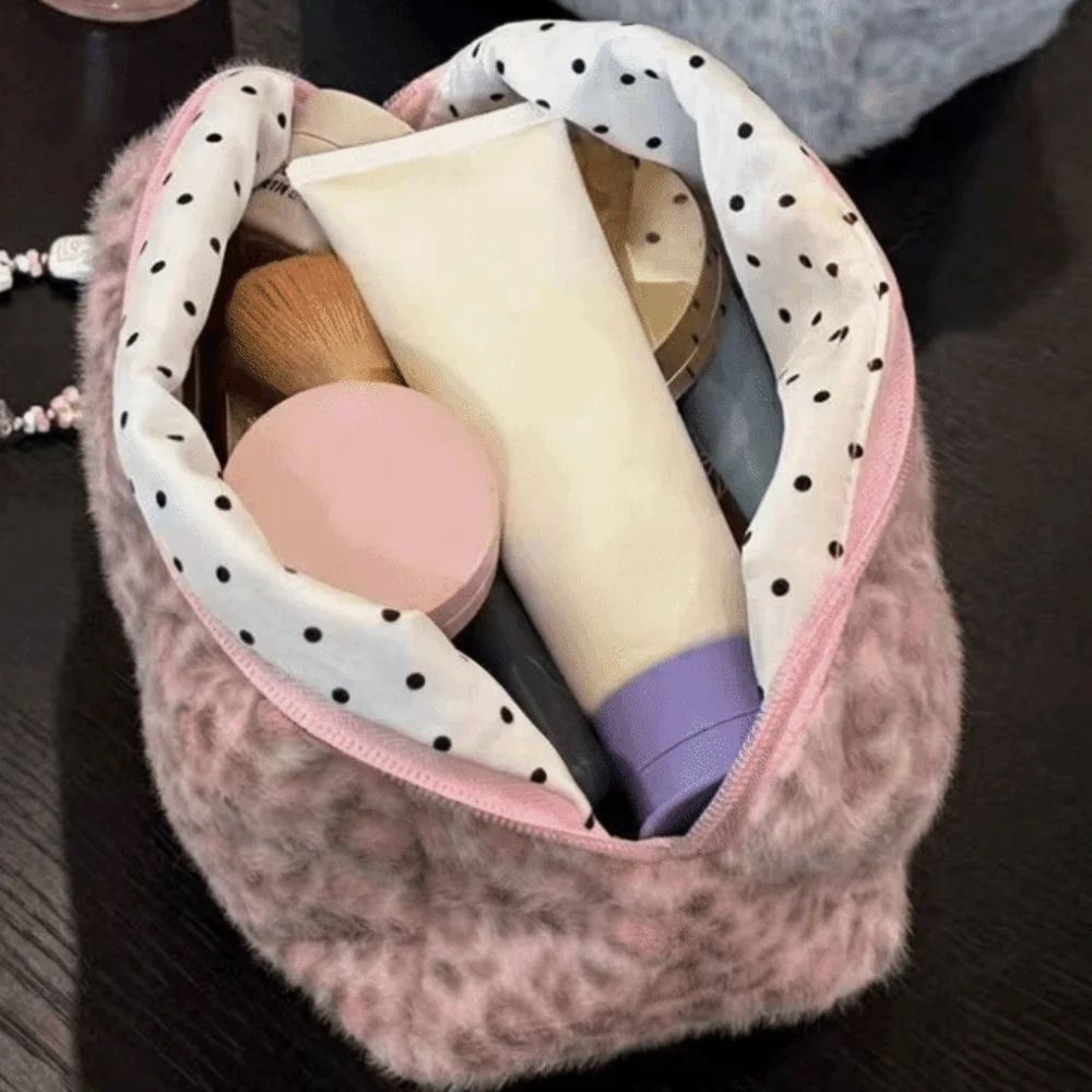 Furry Large Capacity Leopard Print Makeup Bag With Zipper Cosmetic Bag Portable Soft Travel Toiletry Pouch Desk Storage
Furry Large Capacity Leopard Print Makeup Bag With Zipper Cosmetic Bag Portable Soft Travel Toiletry Pouch Desk Storage