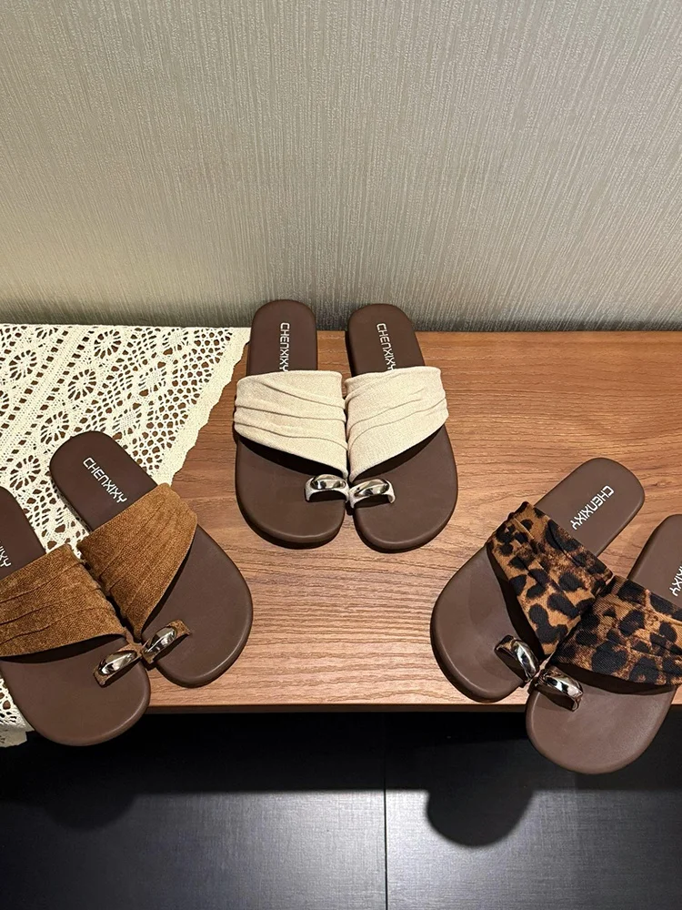 Summer Vacation Style Women's Flat Bottom Slip-On Slippers Lightweight Soft Sole Comfortable Versatile Rubber Anti-Slip Sandals
Summer Vacation Style Women's Flat Bottom Slip-On Slippers Lightweight Soft Sole Comfortable Versatile Rubber Anti-Slip Sandals