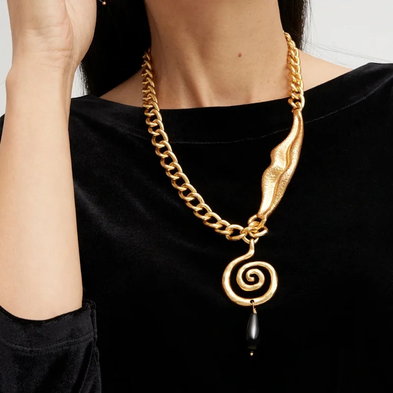 Designer New Luxury Retro Lip Necklace for Women Fashion High-quality Black Gemstone Pendant Surrealistic Women's Party Necklace
Designer New Luxury Retro Lip Necklace for Women Fashion High-quality Black Gemstone Pendant Surrealistic Women's Party Necklace