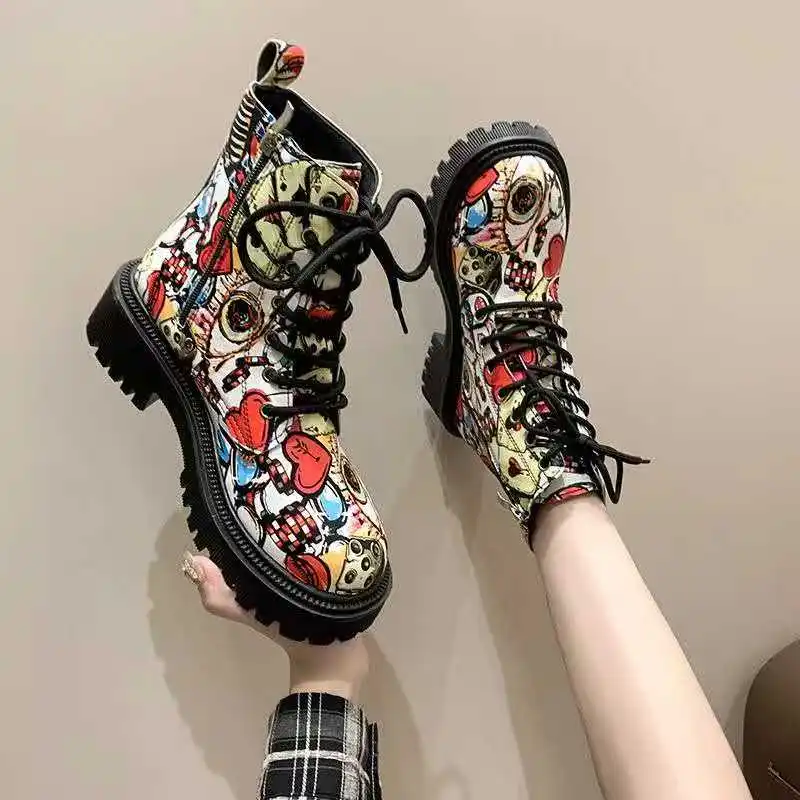 Winter and autumn women's fashionable thick-soled personalized graffiti print short boots comfortable and casual slimming feet
Winter and autumn women's fashionable thick-soled personalized graffiti print short boots comfortable and casual slimming feet