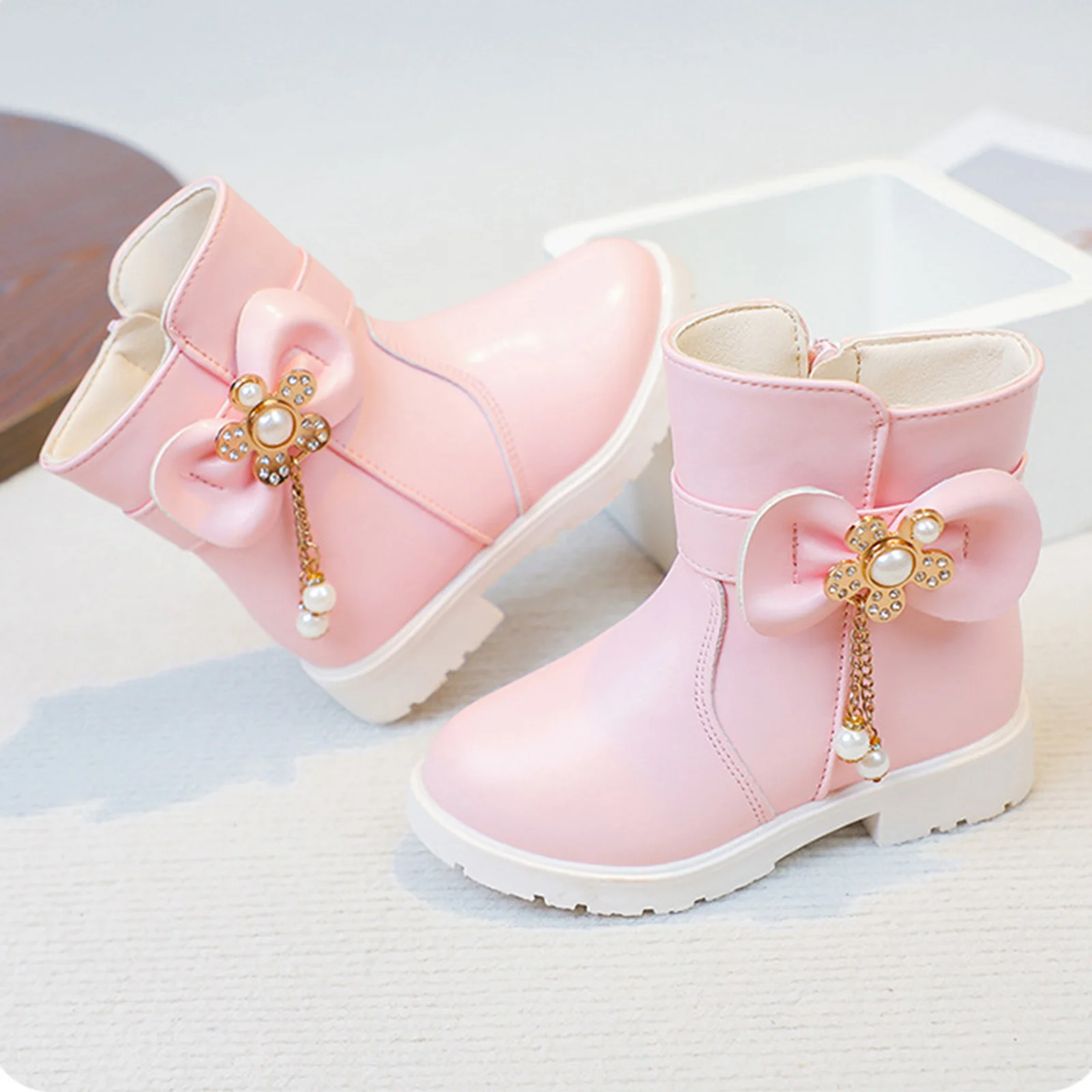Girls' Pink Ankle Kids' Boots Pearl-Bow Tassel Decor Zip Anti-Slip Toddler Party Daily 2026 Trendy Glamorous Cute Footwear Traje
Girls' Pink Ankle Kids' Boots Pearl-Bow Tassel Decor Zip Anti-Slip Toddler Party Daily 2026 Trendy Glamorous Cute Footwear Traje