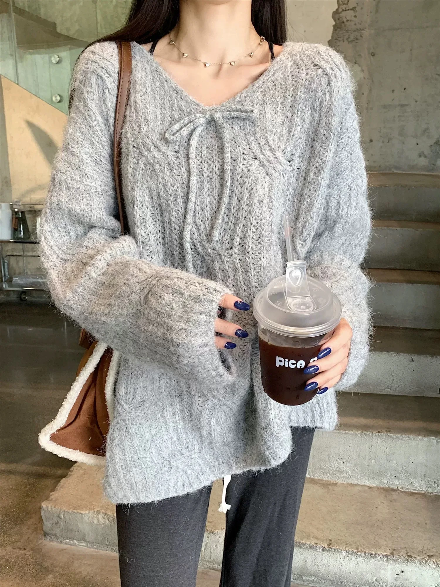 Korean Style Lazy Design Soft Cozy Women's Sweater Loose Slimming Autumn Winter New Arrival Knitted Top Fashion Commute Style
Korean Style Lazy Design Soft Cozy Women's Sweater Loose Slimming Autumn Winter New Arrival Knitted Top Fashion Commute Style